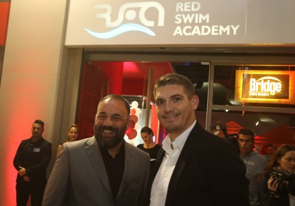 Πλήθος κόσμου στα εγκαίνια του Red Swim Academy (pics)