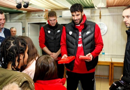 Μοίρασαν χαμόγελα ο Θρύλος και η Menarini (pics, vid)