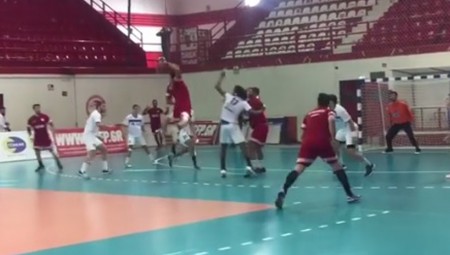 Εκανε… ποδαρικό ο Σανίκης (vid)
