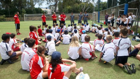 «Ερυθρόλευκη» επίσκεψη στο St. Catherine's School (pics)