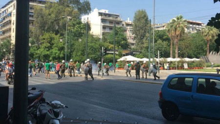 Επίθεση σε ΜΑΤ από οπαδούς του ΠΑΟ