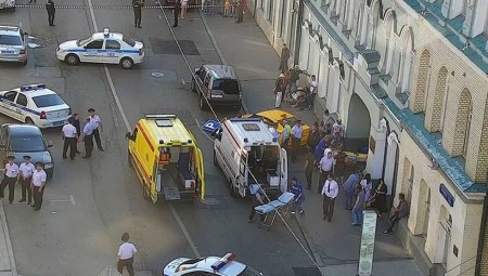 Ταξί τραυμάτισε πολίτες στη Μόσχα (vids)