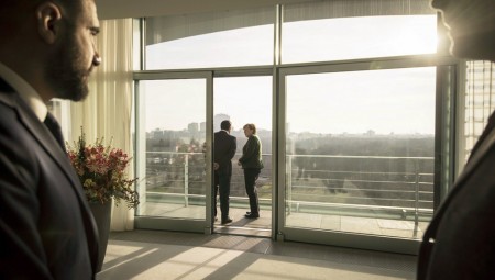 Αδιανόητη συμφωνία Τσίπρα-Μέρκελ: Η Γερμανία στέλνει τους πρόσφυγες πίσω στην Ελλάδα