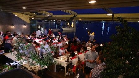 Επίσημο δείπνο Ολυμπιακού και Νότιγχαμ στο Μικρολίμανο! (vid)