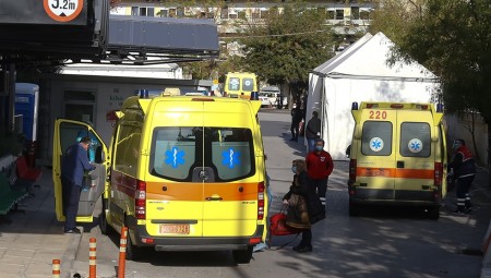Σε συνεχή πίεση τα νοσοκομεία της B. Ελλάδας – Καθυστερεί η άρση του lockdown (video)