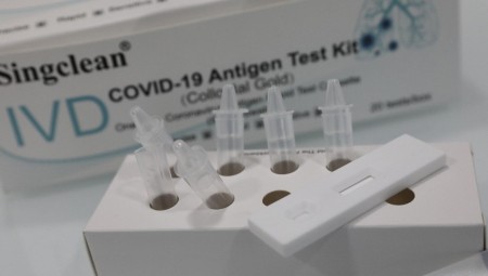 Κορονοϊός: Εντός του Σαββατοκύριακου τα self test στα φαρμακεία
