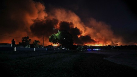 Ολονύχτια «μάχη» με τις φλόγες σε Κορινθία και Μέγαρα: Σπίτια παραδόθηκαν στις φλόγες – Εικόνες καταστροφής (video)