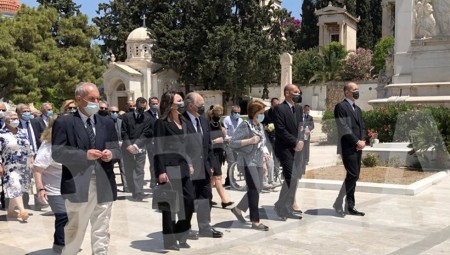 Η οικογένεια Αγγελόπουλου αποχαιρέτησε τον εκλιπόντα Κωνσταντίνο (photos)