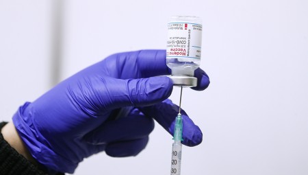 Κορονοϊός: Γιατί μολύνονται ακόμα και πλήρως εμβολιασμένοι;