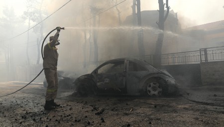 Πυρκαγιά στην Σταμάτα: Εμπρησμό καταγγέλλουν οι κάτοικοι (video)