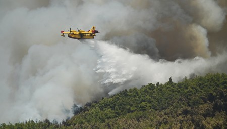 Φωτιά στη Βαρυμπόμπη - Μεγάλη αναζωπύρωση στις Αδάμες