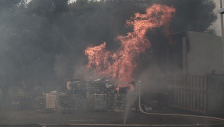 Πρώτος νεκρός στις φωτιές - Τραυματίστηκε θανάσιμα στην Ιπποκράτειο Πολιτεία