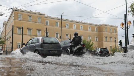 Μπάλλος: Ισχυρές καταιγίδες στην Αττική – Χιόνισε στη Βόρεια Ελλάδα (videos)