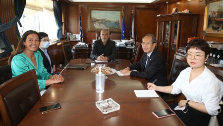 Συνάντηση Δημάρχου Πειραιά Γιάννη Μώραλη με  τον  νέο Πρέσβη της Κίνας στην Ελλάδα  Σιάο Τζουντσένγκ
