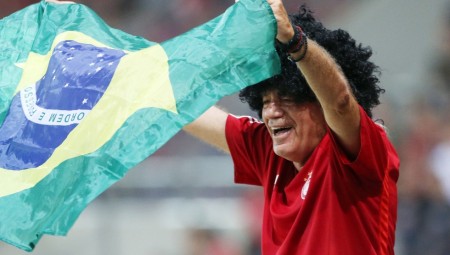 Ο Τάκης με περούκα... Μαρσέλο και σημαία της Βραζιλίας! (photos)