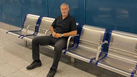 Ο Δήμαρχος Πειραιά Γιάννης Μώραλης στους σταθμούς του Μετρό στον Πειραιά