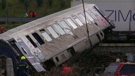 Τέμπη: Το δυστύχημα της σύγκρουσης τρένων μέσα από τα διεθνή μέσα ενημέρωσης (video)