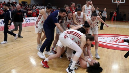 Οι πανηγυρισμοί, η αποθέωση και η... κούπα στην ΑΡΧΗΓΟ! (video)