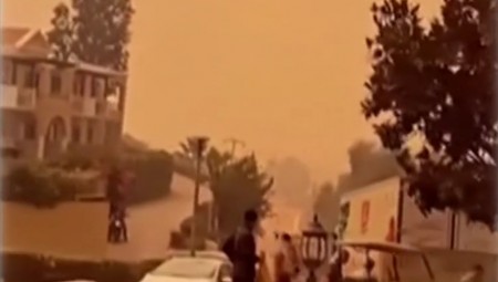 Φωτιές: Πρώτη είδηση στα διεθνή ΜΜΕ η πυρκαγιά στη Ρόδο (video)