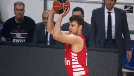 Βεζένκοφ: MVP και πιο δημοφιλής παίκτης της Basket League για 2η σερί σεζόν!