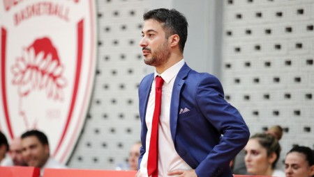 Νίκλας: «Συγχαρητήρια στα κορίτσια, παλεύουν με πολλά προβλήματα και απουσίες τόσο καιρό»
