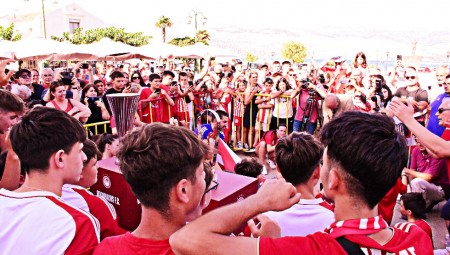 «Λατρεία» για τις ευρωκούπες του Θρύλου και στη Κεφαλονιά (video, photos)