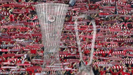 Τα 2 απο τα 4 Ευρωπαϊκά τρόπαια της UEFA βρίσκονται στον Πειραιά!