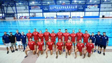 Η επίσημη πρώτη για τον Αυτοκράτορα της πισίνας!