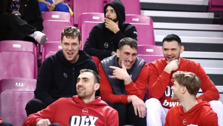 Στηρίζουν τις «ερυθρόλευκες» (photos)