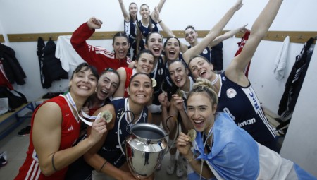 Το πάρτι των κοριτσιών του Θρύλου στα αποδυτήρια με την κούπα! (video)