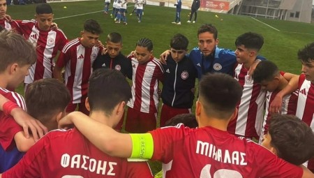 Έβγαλε... το καπέλο στην Σχολή Ρέντη του Ολυμπιακού ο προπονητής της Ίντερ! (video)
