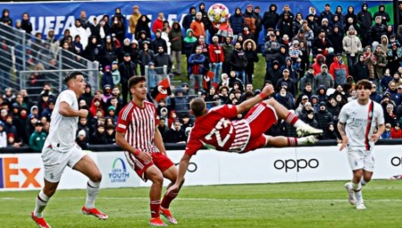 H UEFA θυμήθηκε το απίθανο γκολ του Μπακούλα στον τελικό με τη Μίλαν! (video)