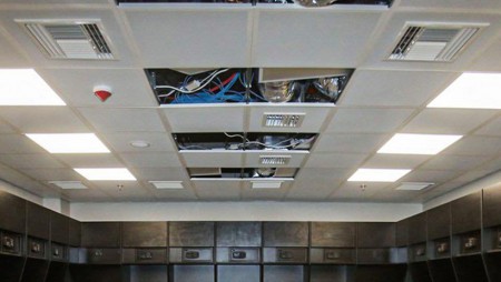 Τελευταίας... τεχνολογίας τα αποδυτήρια της ΑΕΚ! Τα γυμνά καλώδια στην οροφή, λεπτομέρεια! (photo)