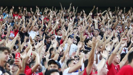 ΟΛΟΙ στον Ναό, για την αντεπίθεση! (photo)