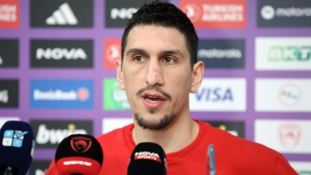 Λαρεντζάκης: «Μας αξίζει η πρώτη θέση, δίκαια βρισκόμαστε σε αυτή»