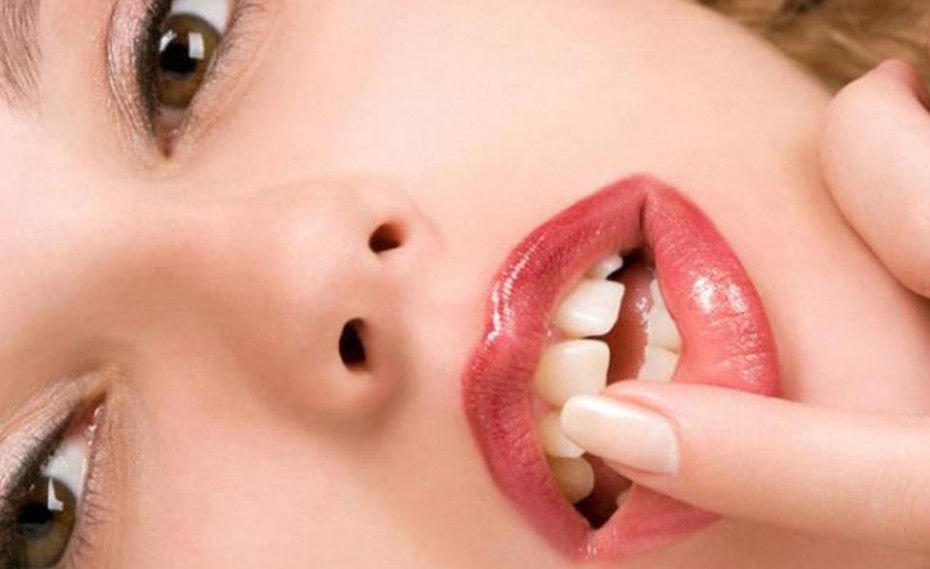 Δύο φυσικές συνταγές για ενυδάτωση στα σκασμένα χείλη
