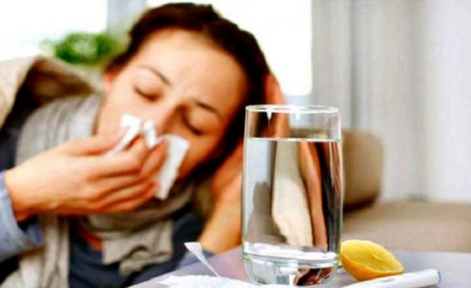 Οι 4 τροφές που χειροτερεύουν τη γρίπη
