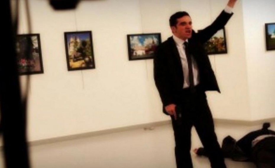 Νεκρός από πυροβολισμούς ο Ρώσος πρέσβης στην Άγκυρα