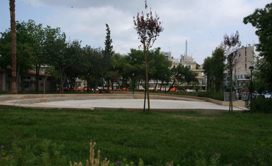 Συνεχίζονται τα έργα στην πλατεία Πηγάδας (pic)