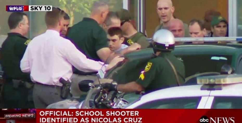 Σοκ από τη σφαγή σε σχολείο στη Φλόριντα: Τουλάχιστον 17 νεκροί και δεκάδες τραυματίες