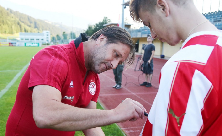 Αποθέωση και αυτόγραφα (pics)
