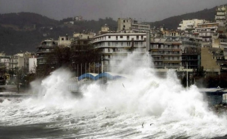 Με 10 μποφόρ έφτασε ο κυκλώνας «Ζορμπάς» - Πλησιάζει την Αττική