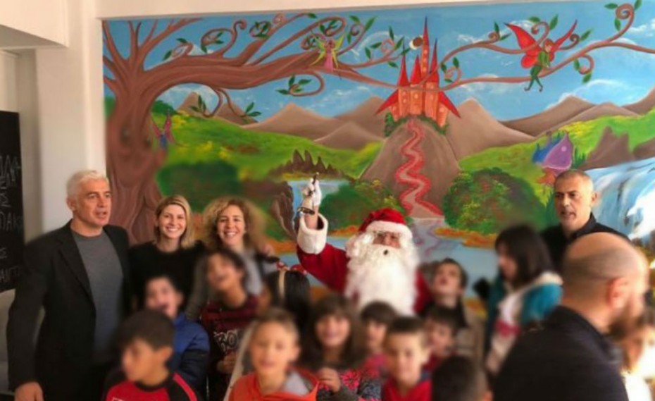Ο Γιάννης Μώραλης σε χριστουγεννιάτικη εκδήλωση στον «Καλό Ποιμένα»