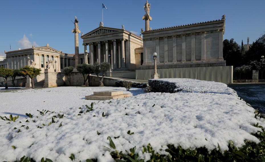 Στα «λευκά» η Αθήνα (pics)