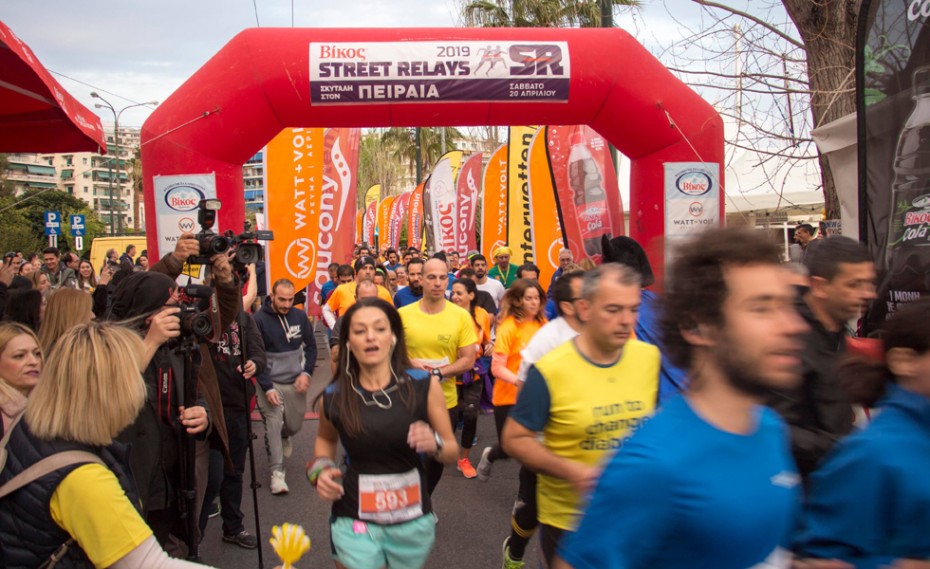 Πλήθος κόσμου στα Βίκος Street Relays Πειραιά! (pics)