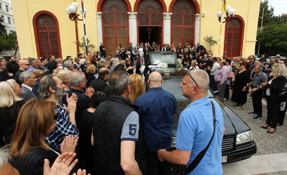 Το «ύστατο χαίρε» στον Μανώλη Υφαντή (pics)