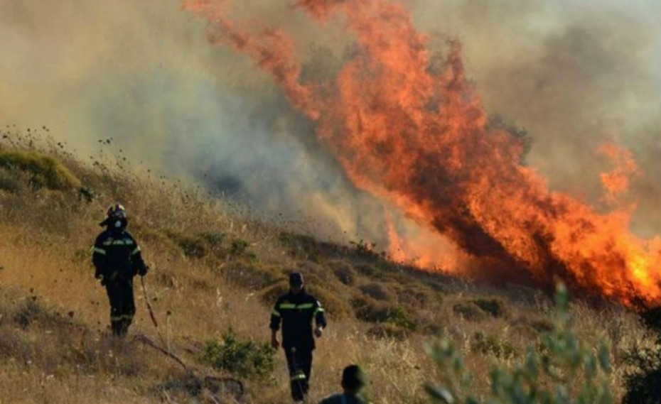 Μεγάλη φωτιά στο Λαγονήσι: Δόθηκε εντολή εκκένωσης - Κλειστή η λεωφόρος Σουνίου