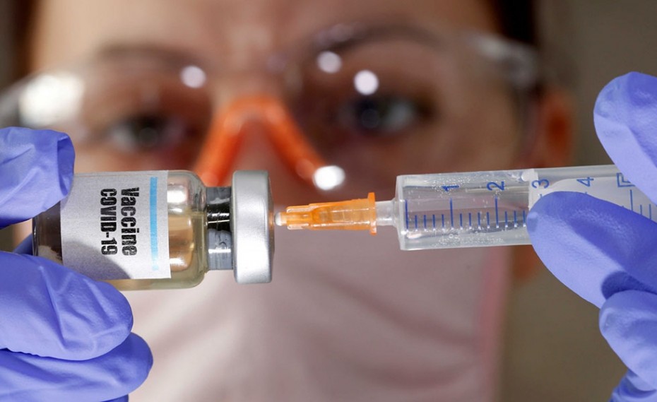 Σε αναμονή για τη συνέχιση των δοκιμών του εμβολίου της Οξφόρδης (video)