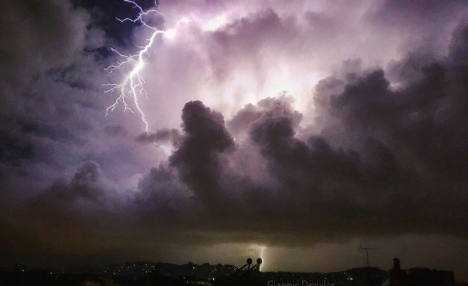 Κακοκαιρία «Ιανός»: Ισχυρές καταιγίδες και θυελλώδεις άνεμοι - Τι να προσέξετε (video)