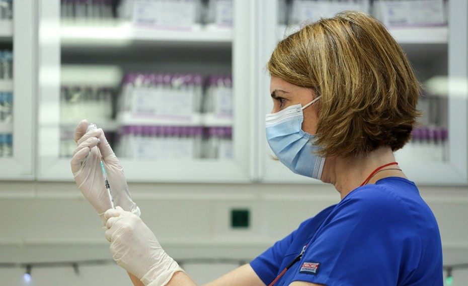 Έντονη ανησυχία σε Γερμανία και Γαλλία για την έλλειψη εμβολίων (video)